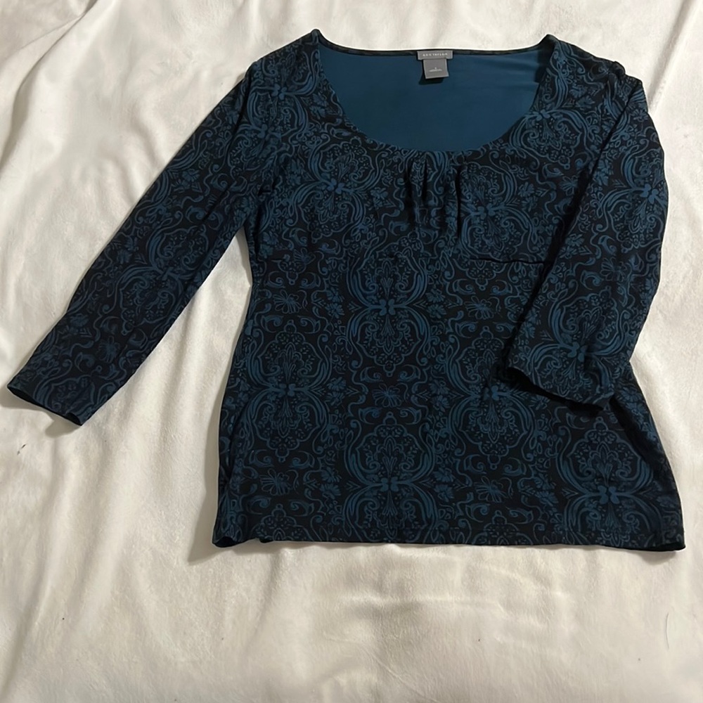 Ann Taylor Size Small Knit Top